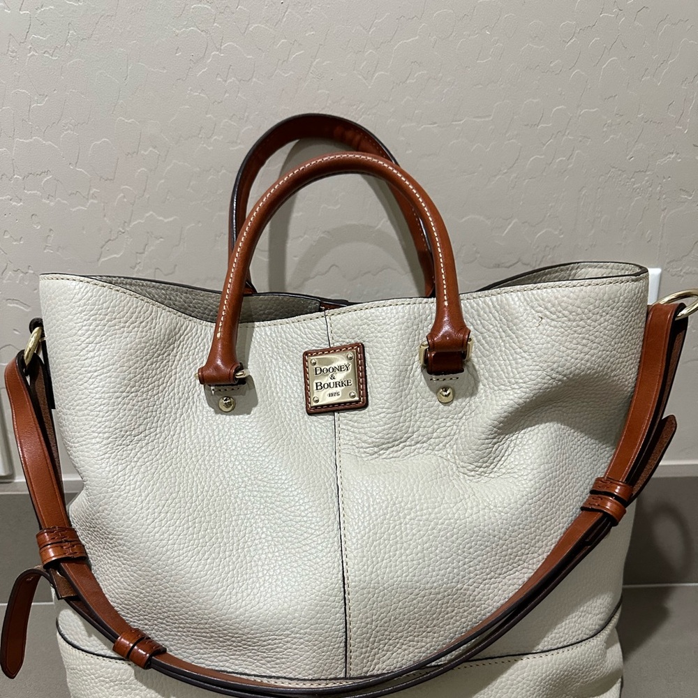Dooney & Bourke beige leather purse